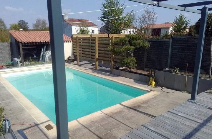 Plage de piscine Montilliers