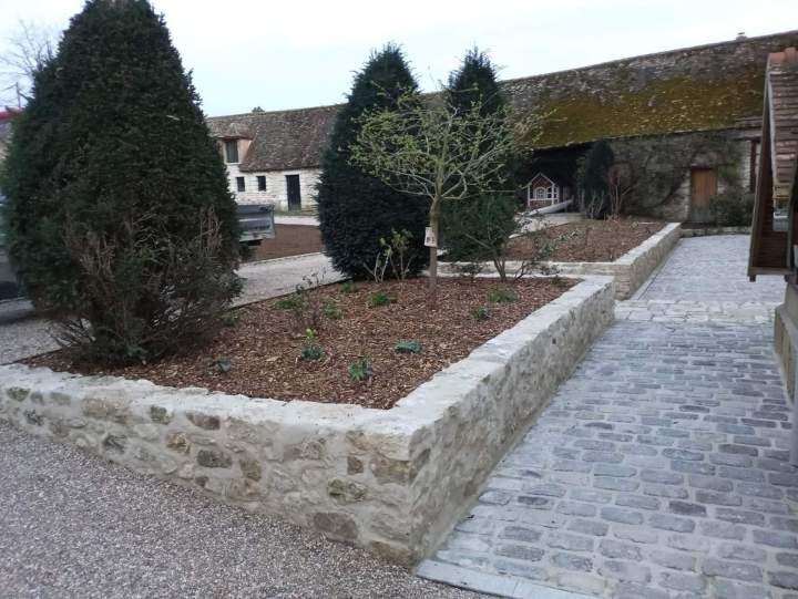 Pavage, dallage, muret, clôture et escalier